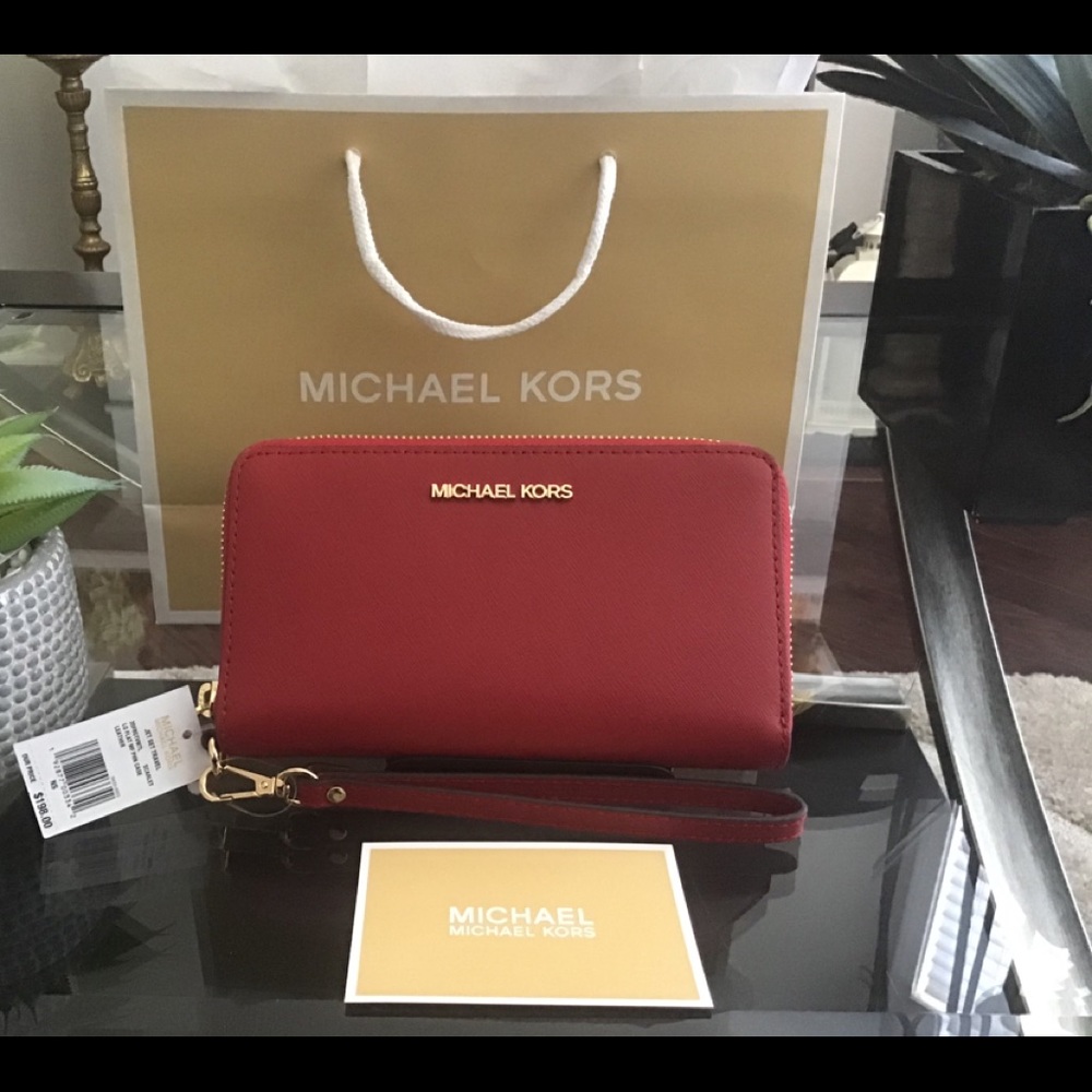 Michael Kors Jet Set Leather Wristlet Phone Case - Picture 6 of 11